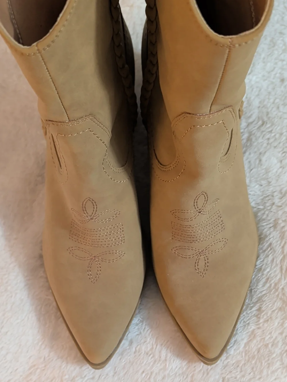 DV by Dolce Vita Karyn Western Booties Tan Suede Braided Ankle Boots Size 9